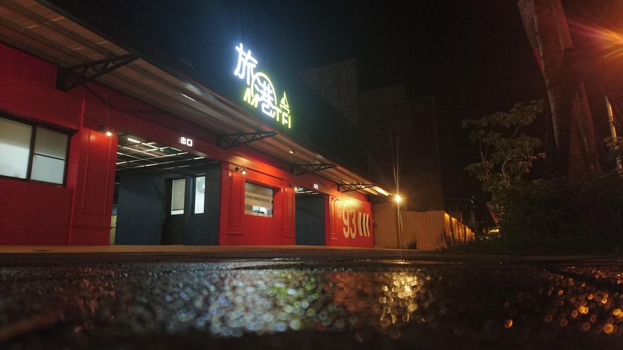 Travel Port Motel Kaohsiung Bagian luar foto